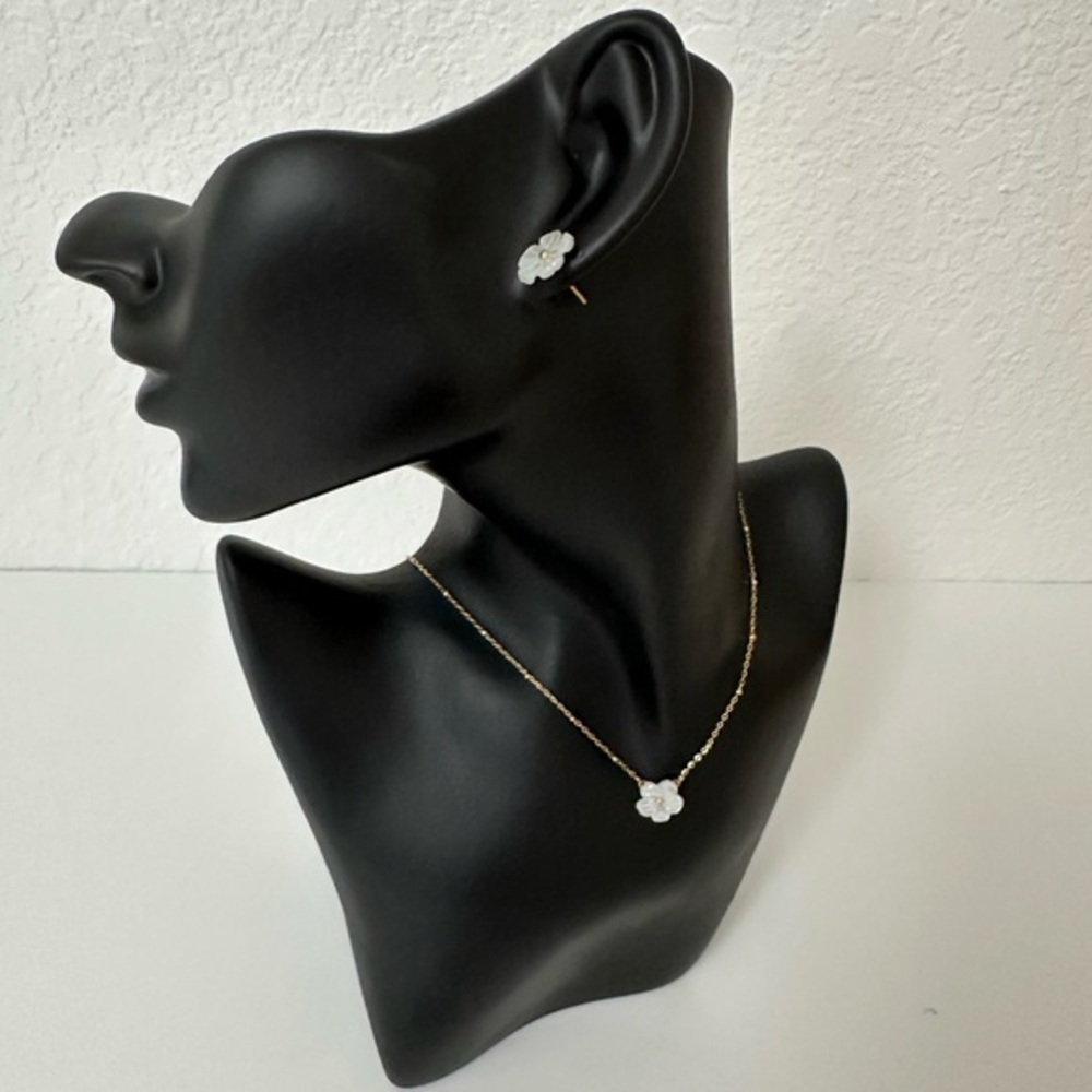 Flower Pendant Necklace and Earrings Set